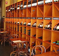 Lina's Bistro A Vin - Pubs Melbourne