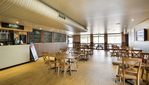 Castle Hill Tavern - Pubs Melbourne 2