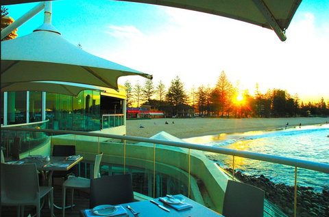 Oskars On Burleigh - Pubs Melbourne 2