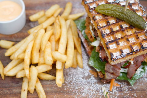 Zanzibar Newtown - Pubs Melbourne 5