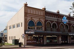 Collaroy Beach Hotel - Pubs Melbourne 2