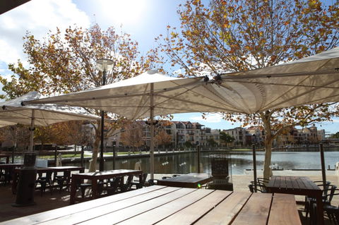 The Royal On The Waterfront - Pubs Melbourne 0