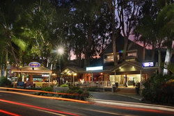 Apres Beach Bar & Grill - Palm Cove - Pubs Melbourne 3