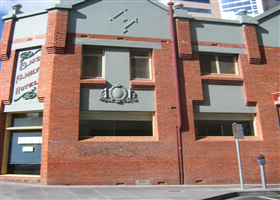Elm's Family Hotel - Pubs Melbourne 0