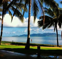 Harolds Seafood on The Strand - Pubs Melbourne