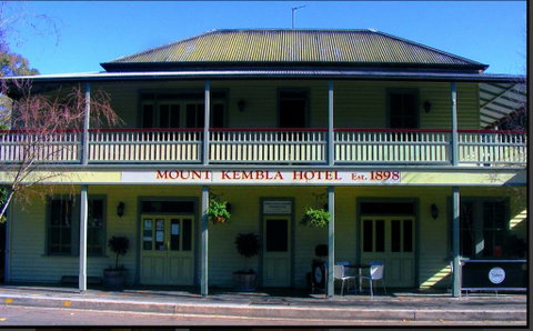 Mount Kembla Village Hotel - Pubs Melbourne 0