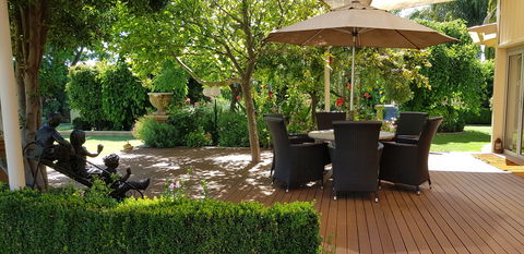 Camelot Garden Stroll - Pubs Melbourne 1