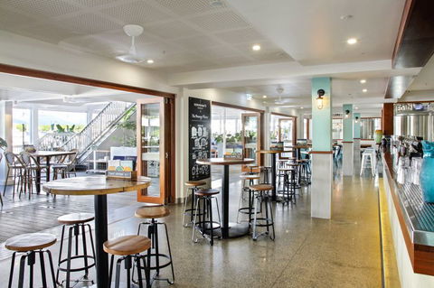 Hemingway's Brewery Port Douglas - Pubs Melbourne 4