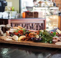 Uneke Lounge - Pubs Melbourne