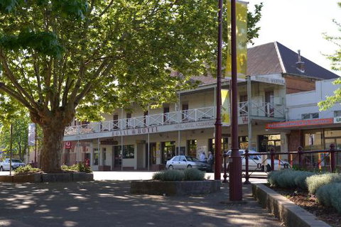 Royal Hotel Restaurant - Pubs Melbourne 0