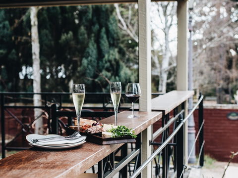 PepperGreen Estate - Pubs Melbourne 1