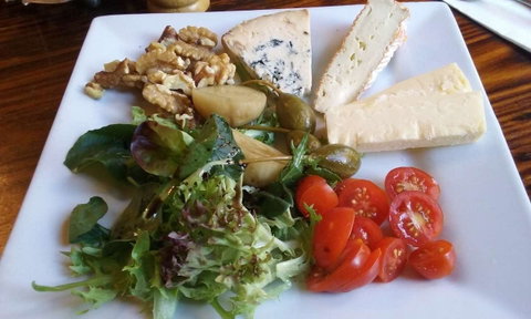 Fetching Treasures Cafe - Pubs Melbourne 0