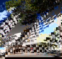 Mezethes Greek Taverna - Pubs Melbourne