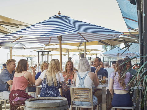 The Lucky Shag Waterfront Bar - Pubs Melbourne 1