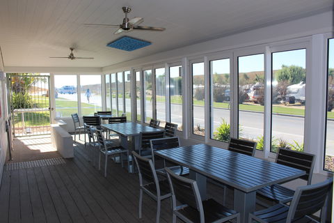 Bill's Bar - Ningaloo Coral Bay - Pubs Melbourne 1