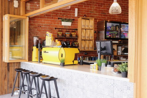 Le Roi Cafe - Pubs Melbourne 0