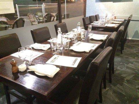 Ivanhoe Tavern Charcoal Grill Steakhouse - Pubs Melbourne 0