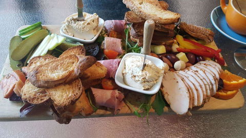 Holy Smoke Gourmet Food Shop - Pubs Melbourne 0