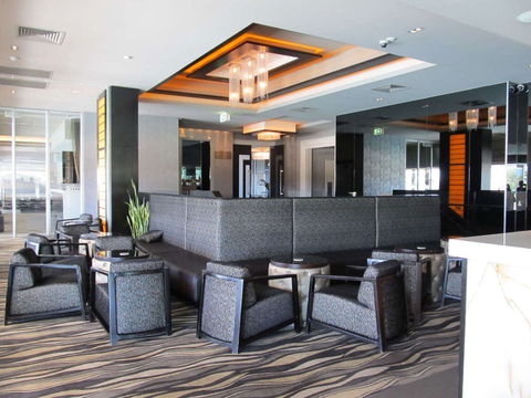 Reid's Lounge At The Breakwater - Pubs Melbourne 0