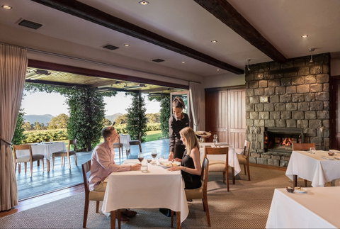 The Peak Restaurant At Spicers Peak Lodge - Pubs Melbourne 0