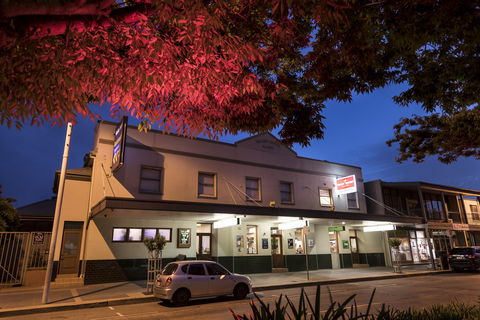 Walsh's Hotel - Pubs Melbourne 2