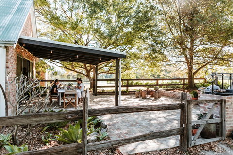 Far Meadow Table - Pubs Melbourne 2