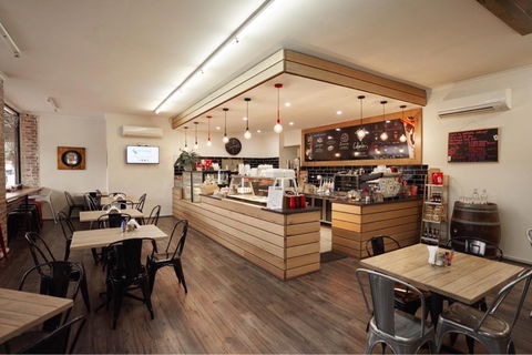 Colombo's Cafe & Pasta Bar - Pubs Melbourne 0