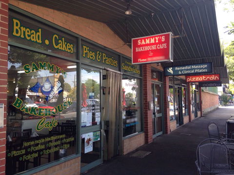 Willow Grove Duck Inn - Pubs Melbourne 0