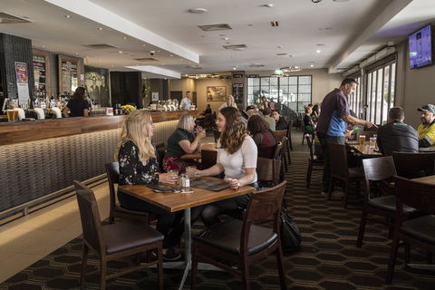 Royal Hotel - Pubs Melbourne 1