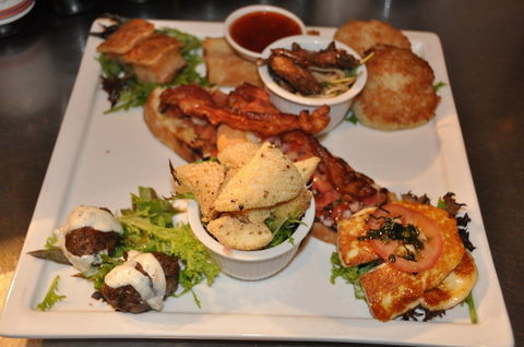 Salt Cafe Bar - Pubs Melbourne 0