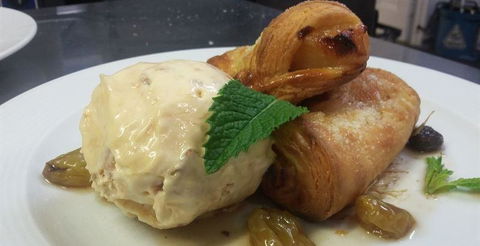 The Cottage Restaurant - Pubs Melbourne 8