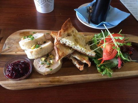 Issi & Co - Pubs Melbourne 0