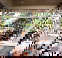 Poolside Restaurant - Pubs Melbourne
