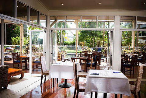 Poolside Restaurant - Pubs Melbourne 0