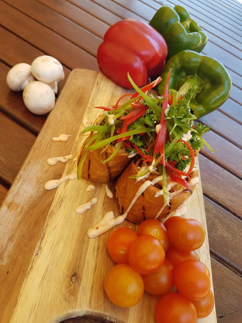 Poolside Restaurant - Pubs Melbourne 5
