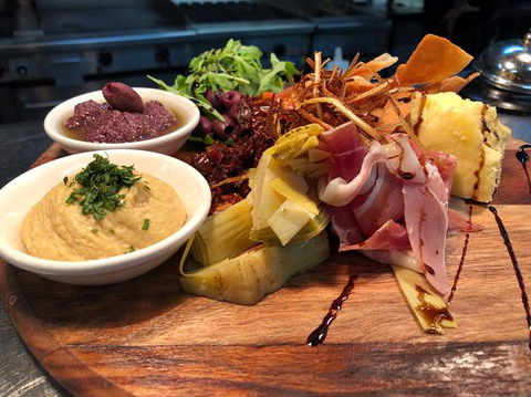 Frog & Toad Restaurant & Function Centre - Pubs Melbourne 0