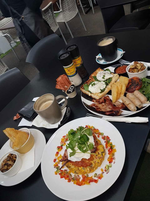 Gourmet Breakfast Cafe - Pubs Melbourne 4