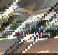 Glenelg Pizza House - Pubs Melbourne