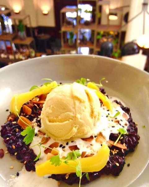 Apple Daily Bar & Eating House - Pubs Melbourne 4