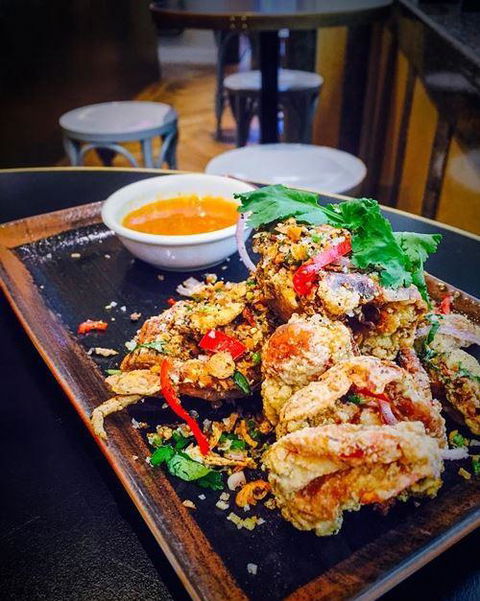 Apple Daily Bar & Eating House - Pubs Melbourne 5