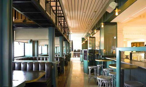 Apple Daily Bar & Eating House - Pubs Melbourne 6