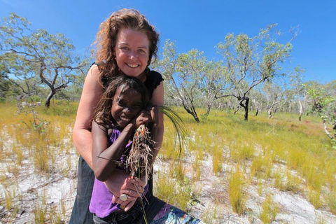Gay-Wu Woman's 5 Day Yolngu Homeland Tour - Pubs Melbourne 1