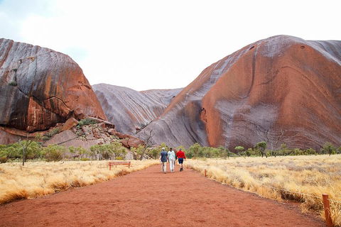 2-Day Uluru (Ayers Rock) And Kata Tjuta Trip From Alice Springs - Pubs Melbourne 1