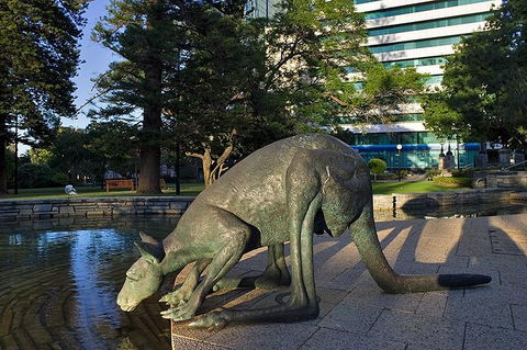 Wonderful Perth Self-Guided Audio Tour - Pubs Melbourne 3
