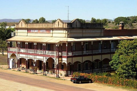 8-Day Outback Experience From Queensland - Pubs Melbourne 2