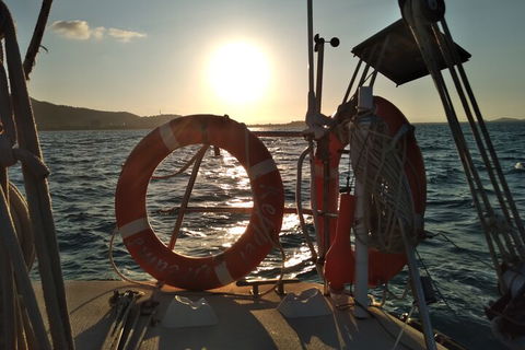 Townsville Small Group Early Morning Sailing Cruise Boat Tour Charter Hire - Pubs Melbourne 0