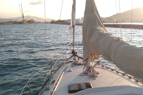 Townsville Small Group Early Morning Sailing Cruise Boat Tour Charter Hire - Pubs Melbourne 1