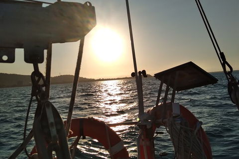 Townsville Private Hire Sunset Sail Sailing Cruise Boat Tour Charter Experience - Pubs Melbourne 4