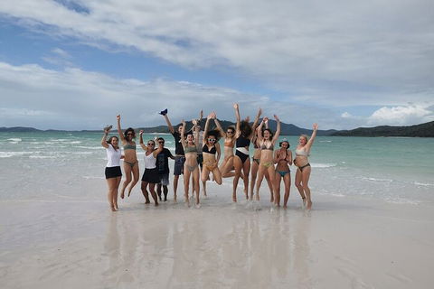 2-Night Whitsundays Sailing Cruise Incl. Whitehaven Beach & Great Barrier Reef - Pubs Melbourne 4
