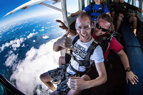 Reef And Rainforest Tandem Sky Dive In Cairns - Pubs Melbourne 2